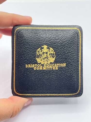 Antique Boxed Bronze Bristol Education Committee Medal To Nellie G Tucker