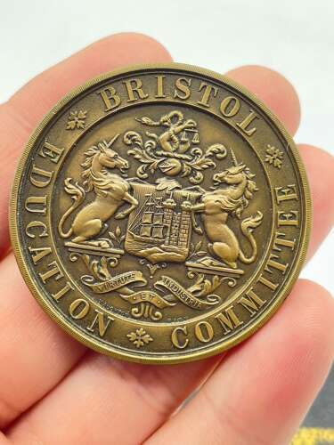 Antique Boxed Bronze Bristol Education Committee Medal To Nellie G Tucker