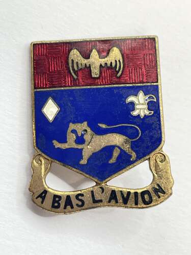 Post WW2 US Army 197th Field Artillery Regiment Unit Crest (DUI) Badge