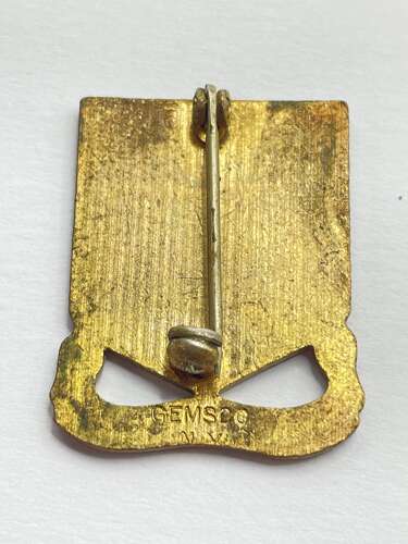 Post WW2 US Army 197th Field Artillery Regiment Unit Crest (DUI) Badge