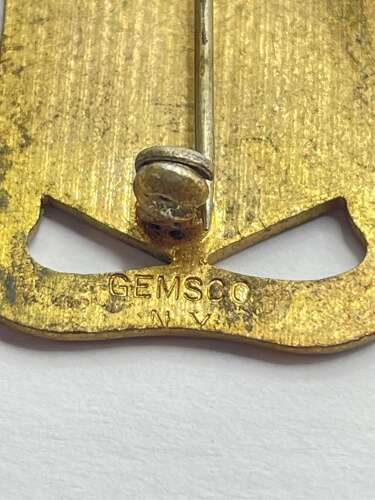 Post WW2 US Army 197th Field Artillery Regiment Unit Crest (DUI) Badge