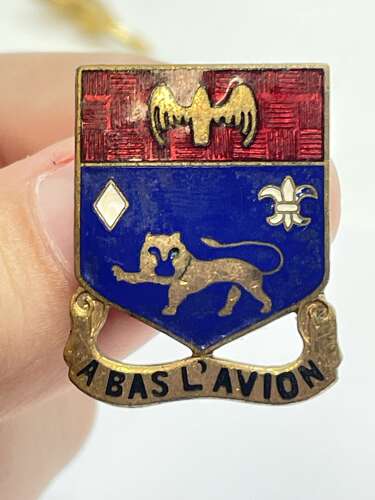 Post WW2 US Army 197th Field Artillery Regiment Unit Crest (DUI) Badge