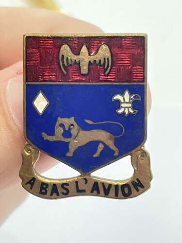 Post WW2 US Army 197th Field Artillery Regiment Unit Crest (DUI) Badge