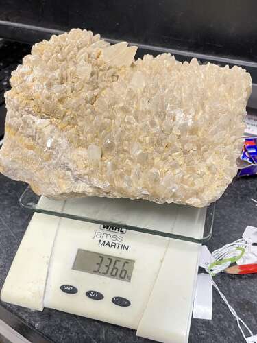 Beautiful 3.366kgs Large Natural Quartz Matrix