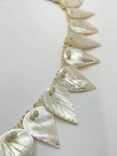 Antique Art Nouveau 1920s Graduated Carved Leaf Mother Of Pearl Necklace