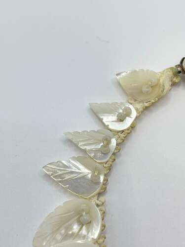 Antique Art Nouveau 1920s Graduated Carved Leaf Mother Of Pearl Necklace
